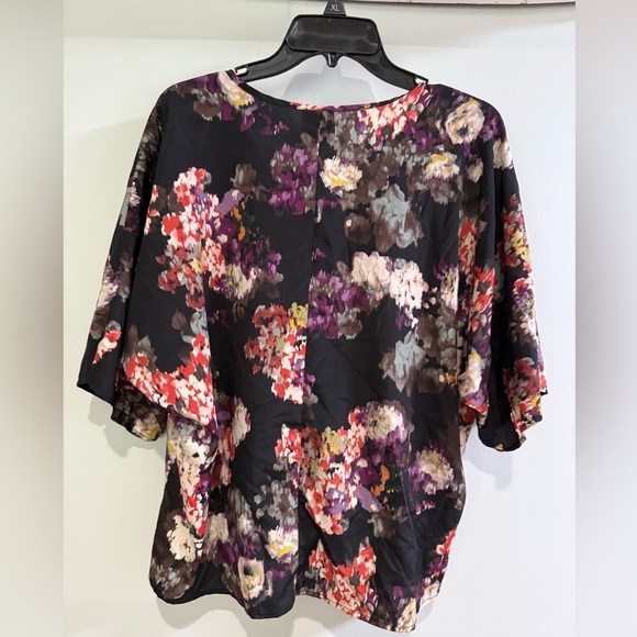 Bobeau floral wrap front short sleeve blouse EUC M - Picture 3 of 7